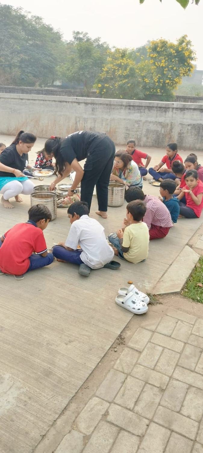 Evening meal service &mdash; Hunger Relief